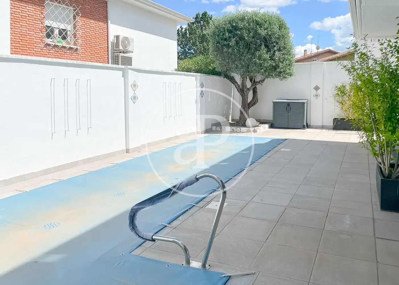 Swimming pool of Houses for sale in Madrid  with Air Conditioner, Heating and Private garden