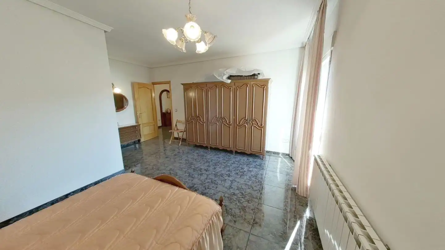 Habitación de Piso en venta en Navahermosa con Calefacción, Terraza y Amueblado