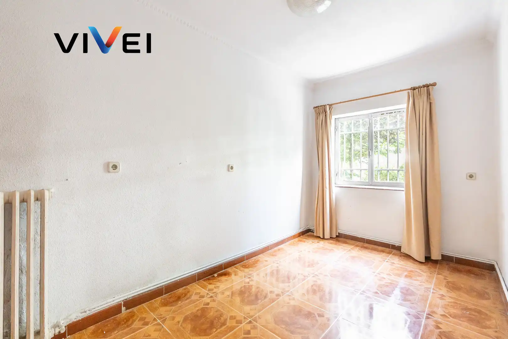 Schlafzimmer von Erdgeschoss zum Verkauf in Madrid mit Heizung