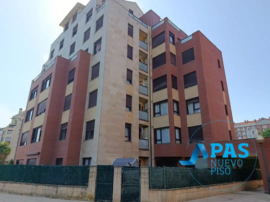 Vista exterior de Garatge en venda en Santander