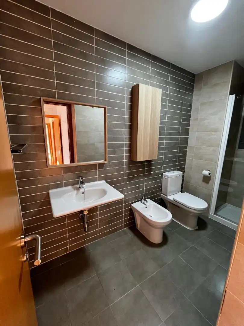 Badezimmer von Dachboden zum Verkauf in Arganda del Rey mit Klimaanlage, Heizung und Parkett