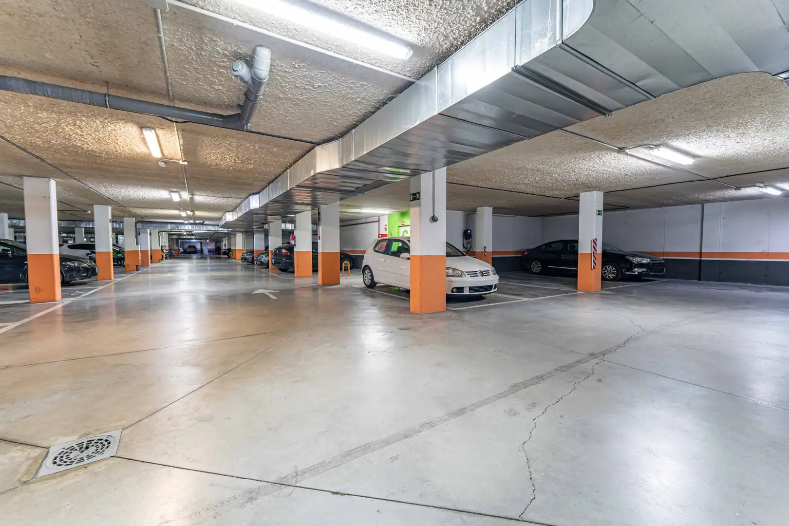 Parking of Flat for sale in Móstoles  with Air Conditioner, Heating and Private garden