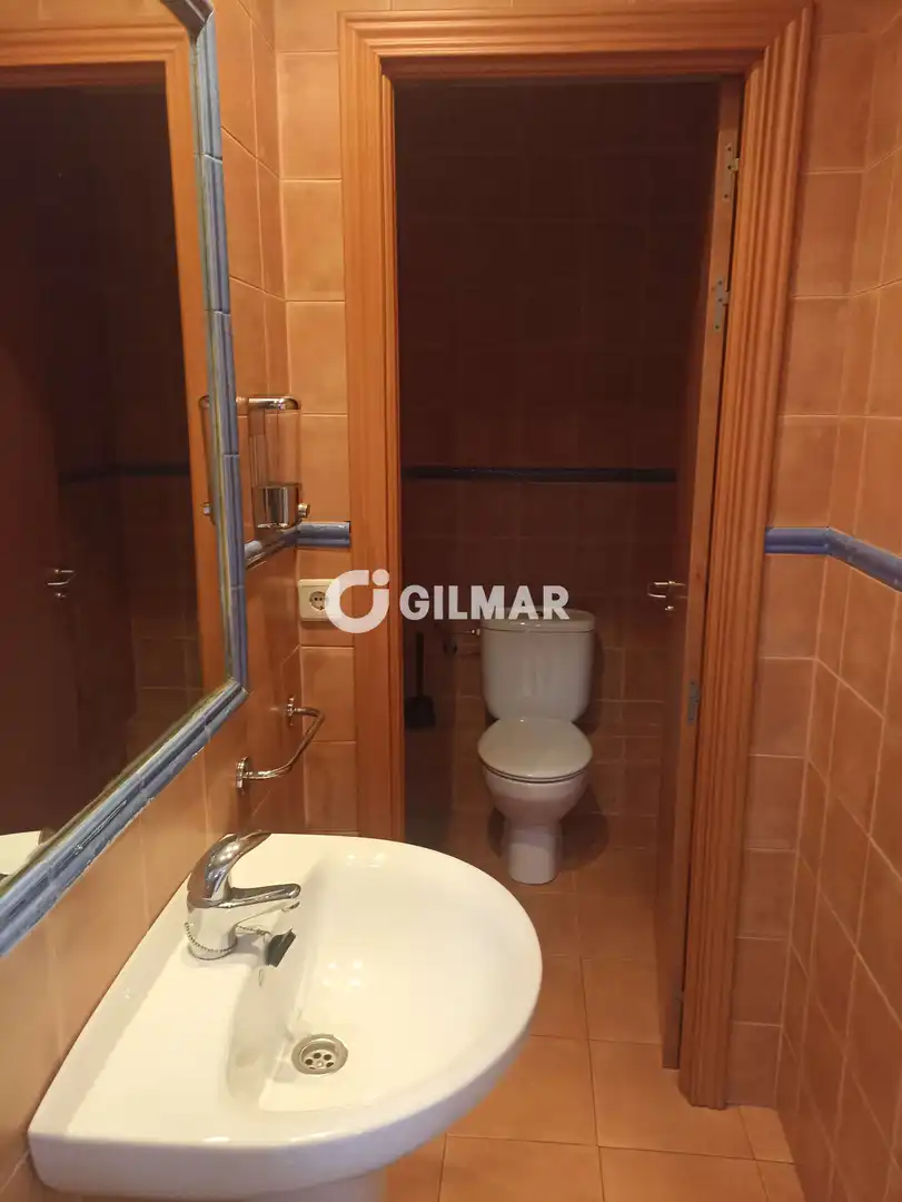 Baño de Local de alquiler en Sevilla con Calefacción