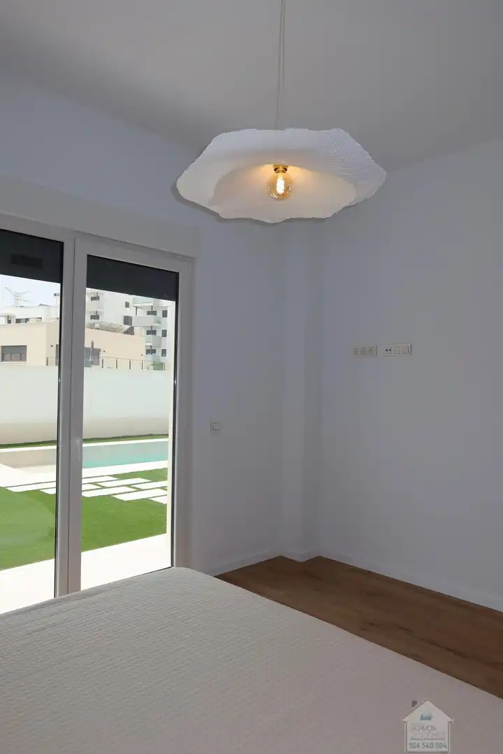 Houses for rent in Dos Hermanas  with Air Conditioner, Terrace and Storage room