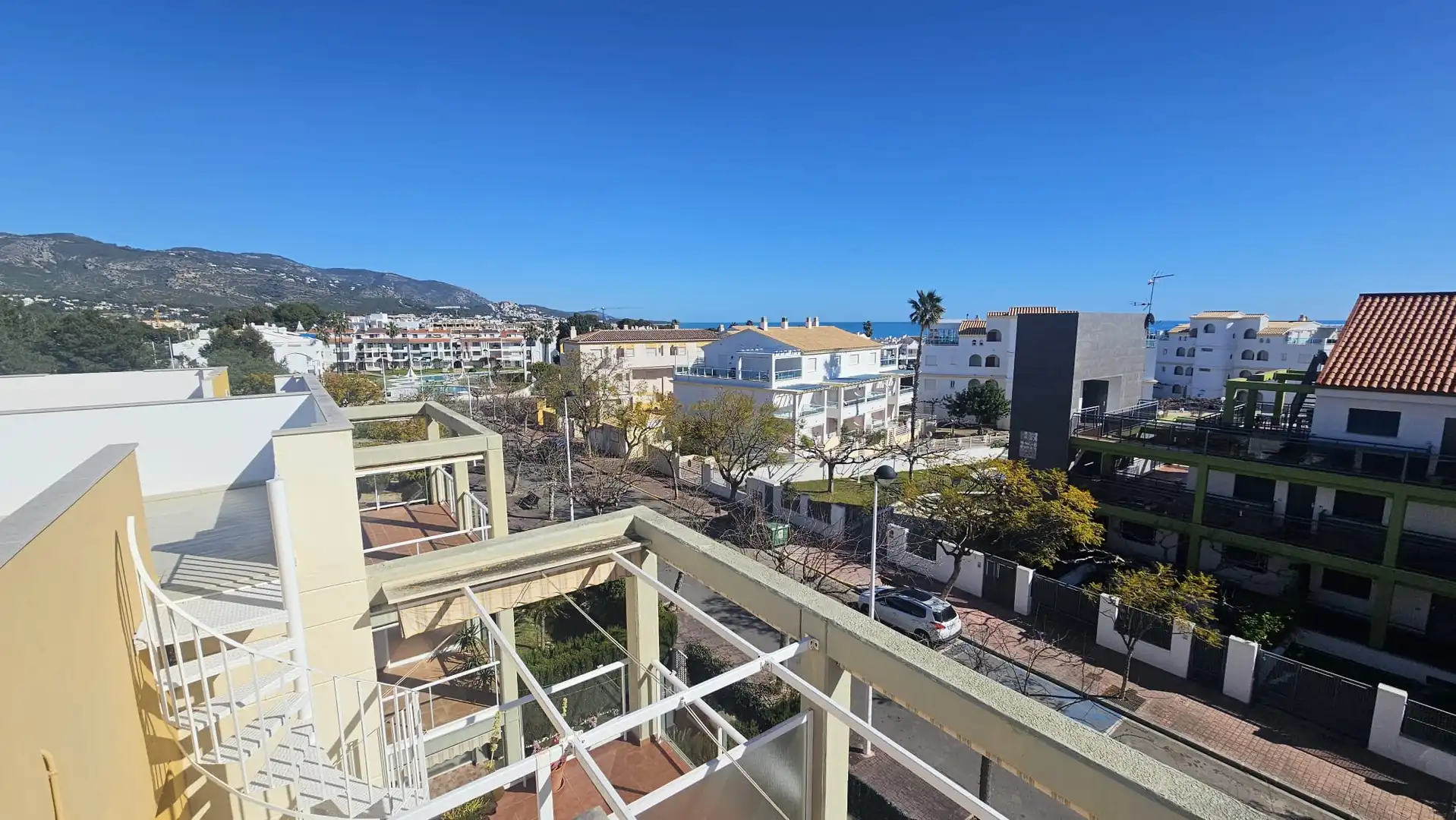Vista exterior de Ático en venta en Alcalà de Xivert con Aire acondicionado, Calefacción y Jardín privado