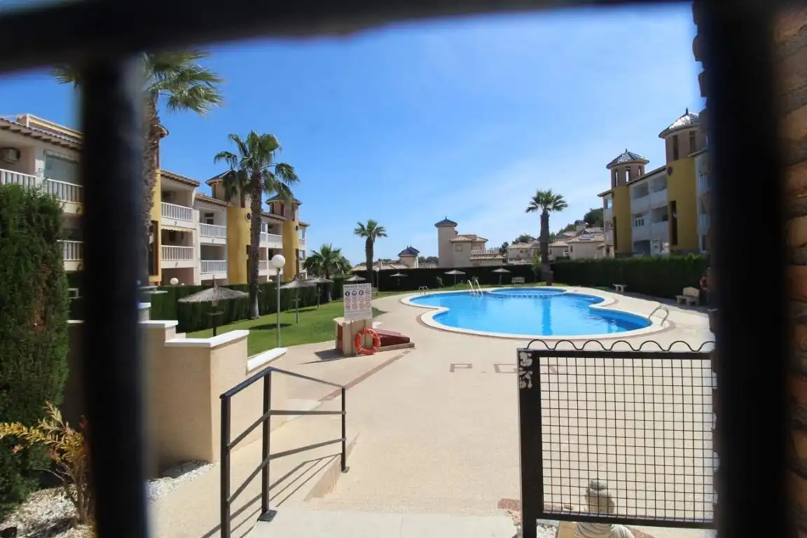 Piscina de Casa adosada en venda en Orihuela amb Jardí privat, Terrassa i Moblat