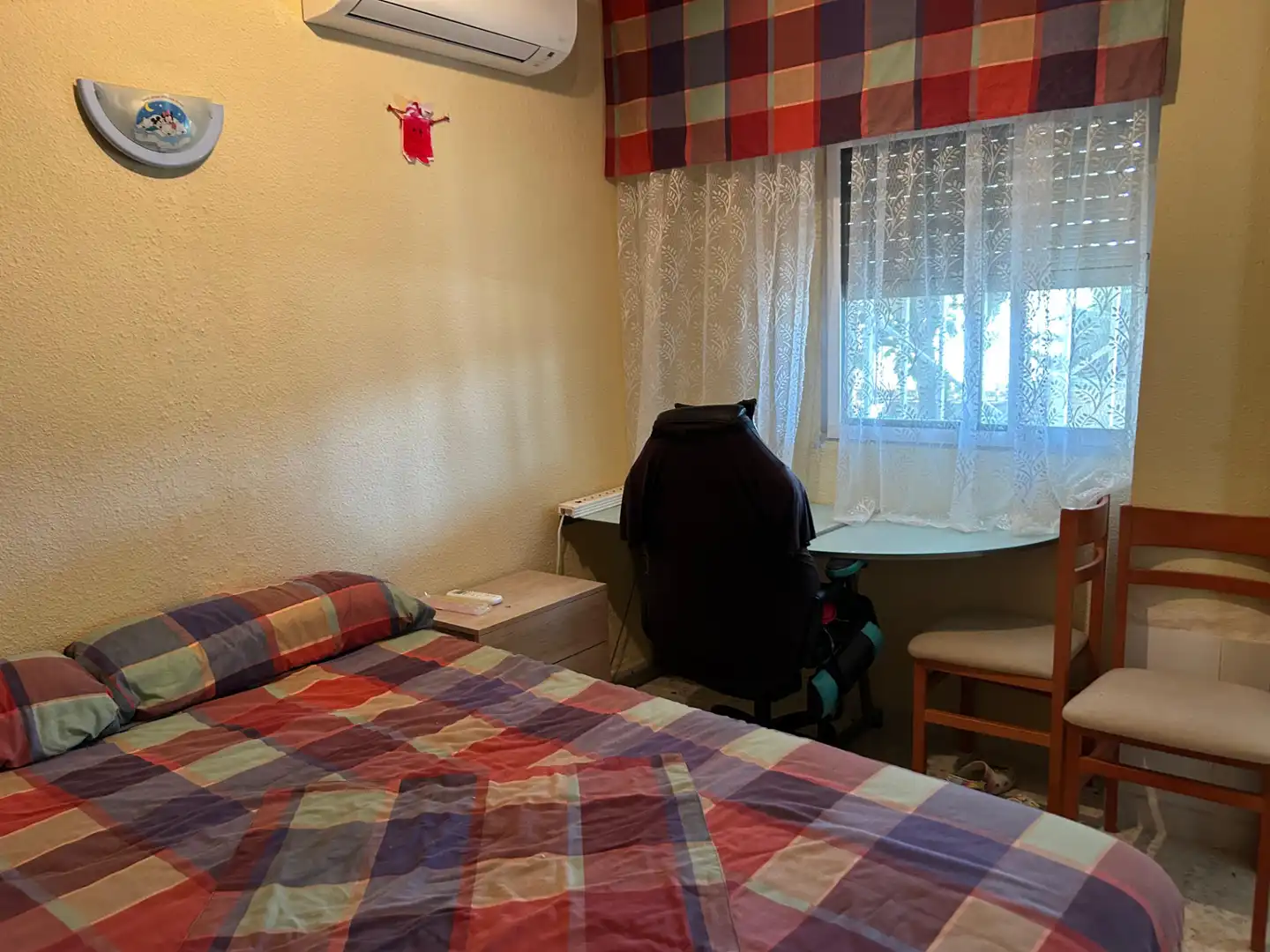Schlafzimmer von Einfamilien-Reihenhaus zum Verkauf in Santa Cruz del Retamar mit Klimaanlage, Heizung und Privatgarten