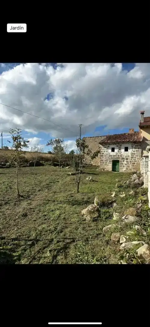 Casa adosada en venda en Valle de Valdebezana amb Jardí privat