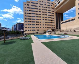 Piscina de Apartament de lloguer en Villajoyosa / La Vila Joiosa amb Aire condicionat, Jardí privat i Terrassa