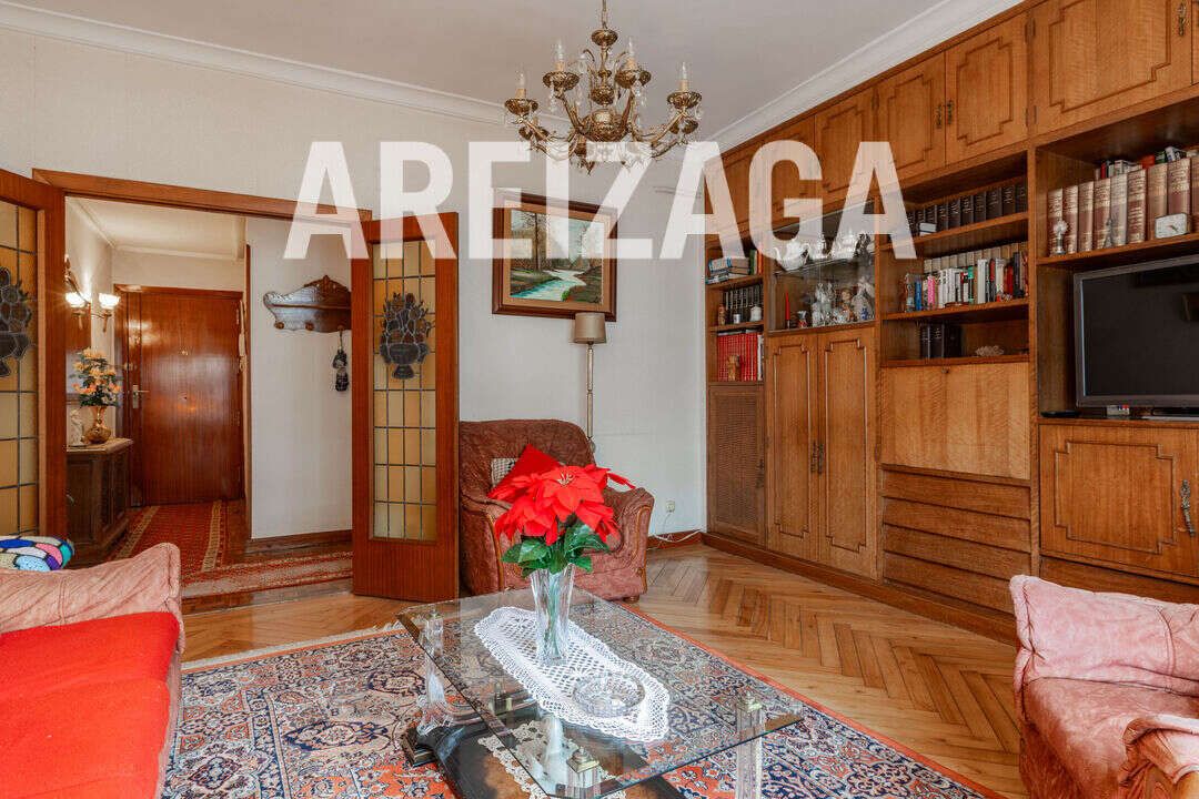 Dormitori de Pis en venda en Donostia - San Sebastián  amb Calefacció