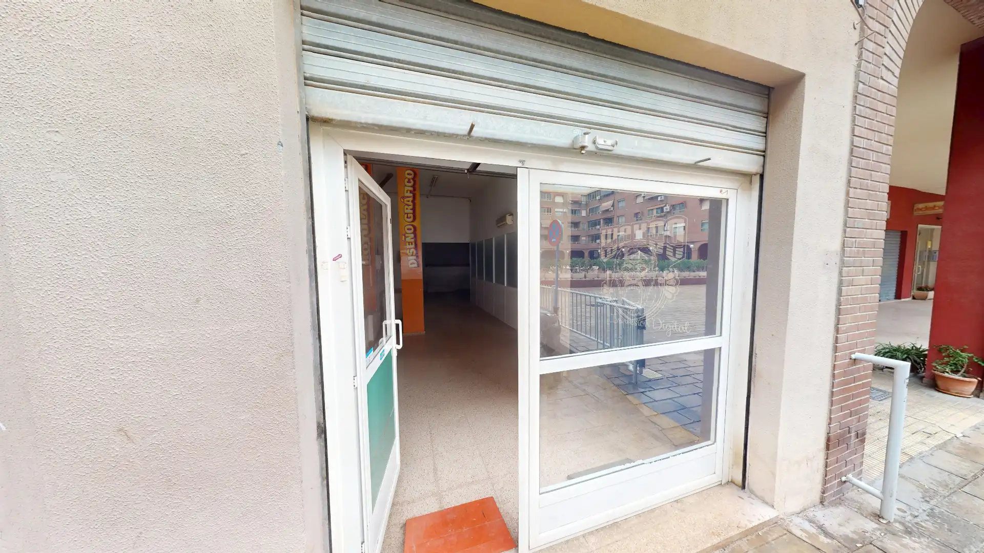 Commercial properties for sale in Alicante / Alacant  with Air Conditioner
