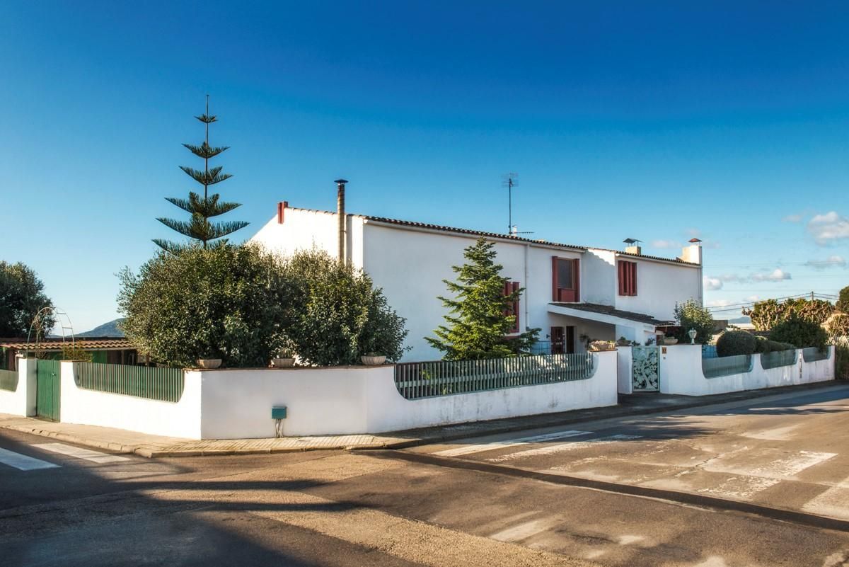 Vista exterior de Casa o xalet en venda en Sant Cugat Sesgarrigues amb Calefacció i Jardí privat