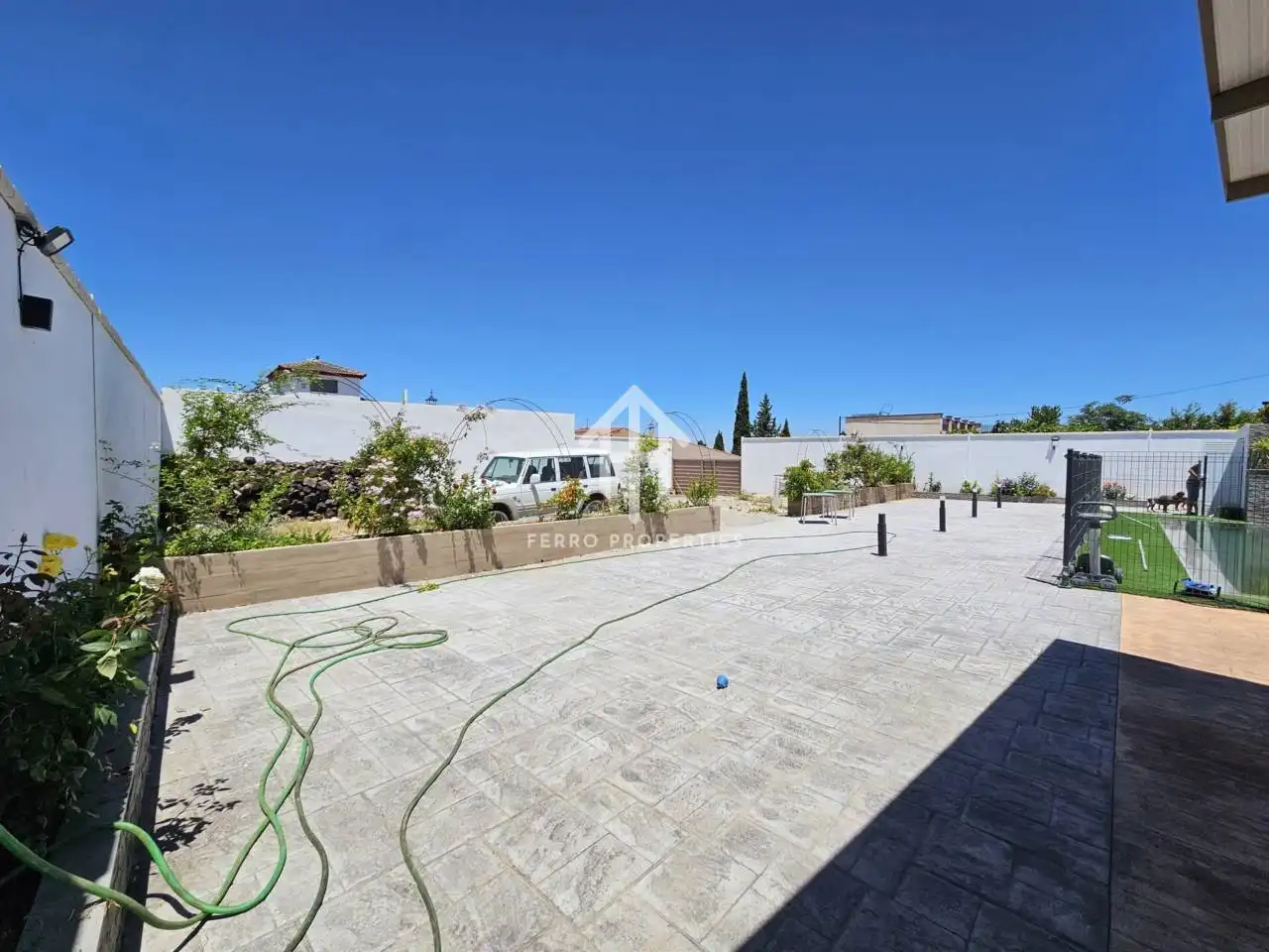 Vista exterior de Local en venta en Chimeneas con Aire acondicionado
