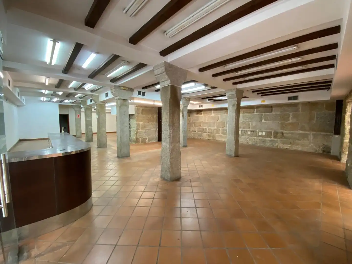 Local de alquiler en Ourense Capital  con Calefacción, Terraza y Amueblado
