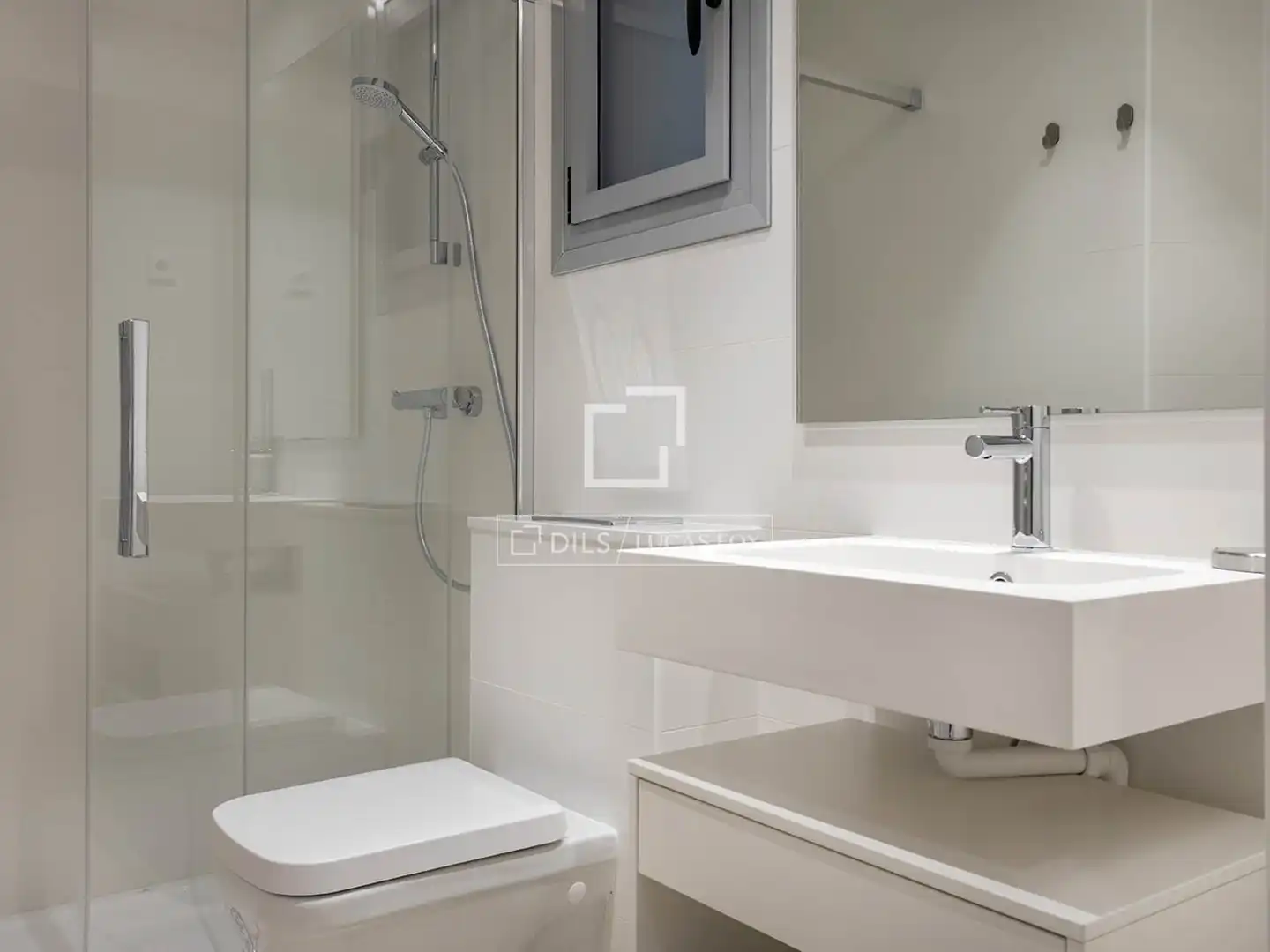 Bathroom of Flat for rent in Barcelona  with Air Conditioner, Heating and Parquet flooring