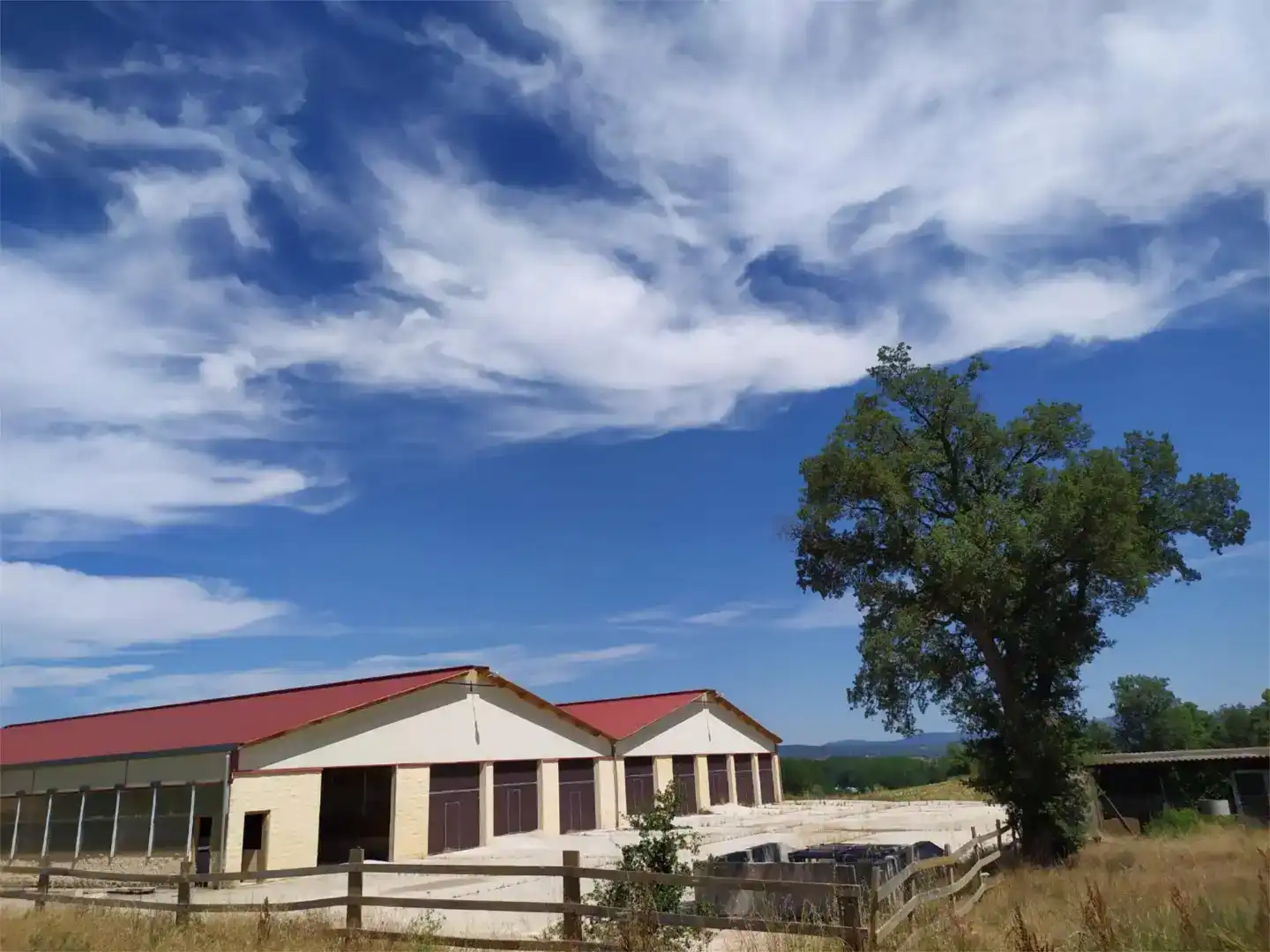 Vista exterior de Finca rústica en venda en Salas de los Infantes amb Jardí privat, Traster i Moblat