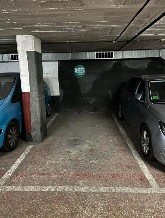 Aparcament de Garatge en venda en Cornellà de Llobregat