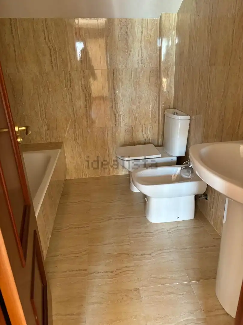 Baño de Dúplex en venta en Santoña con Calefacción y Terraza