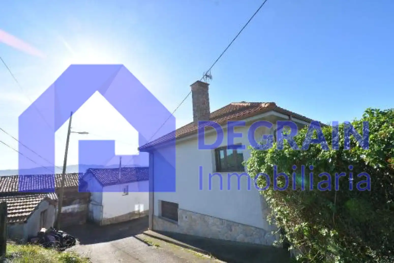Vista exterior de Casa o xalet en venda en Oviedo  amb Terrassa