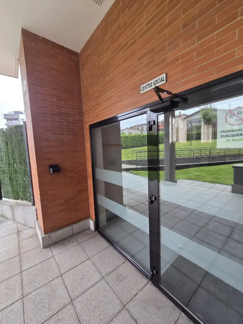 Piso en venta en Gijón  con Calefacción, Jardín privado y Parquet