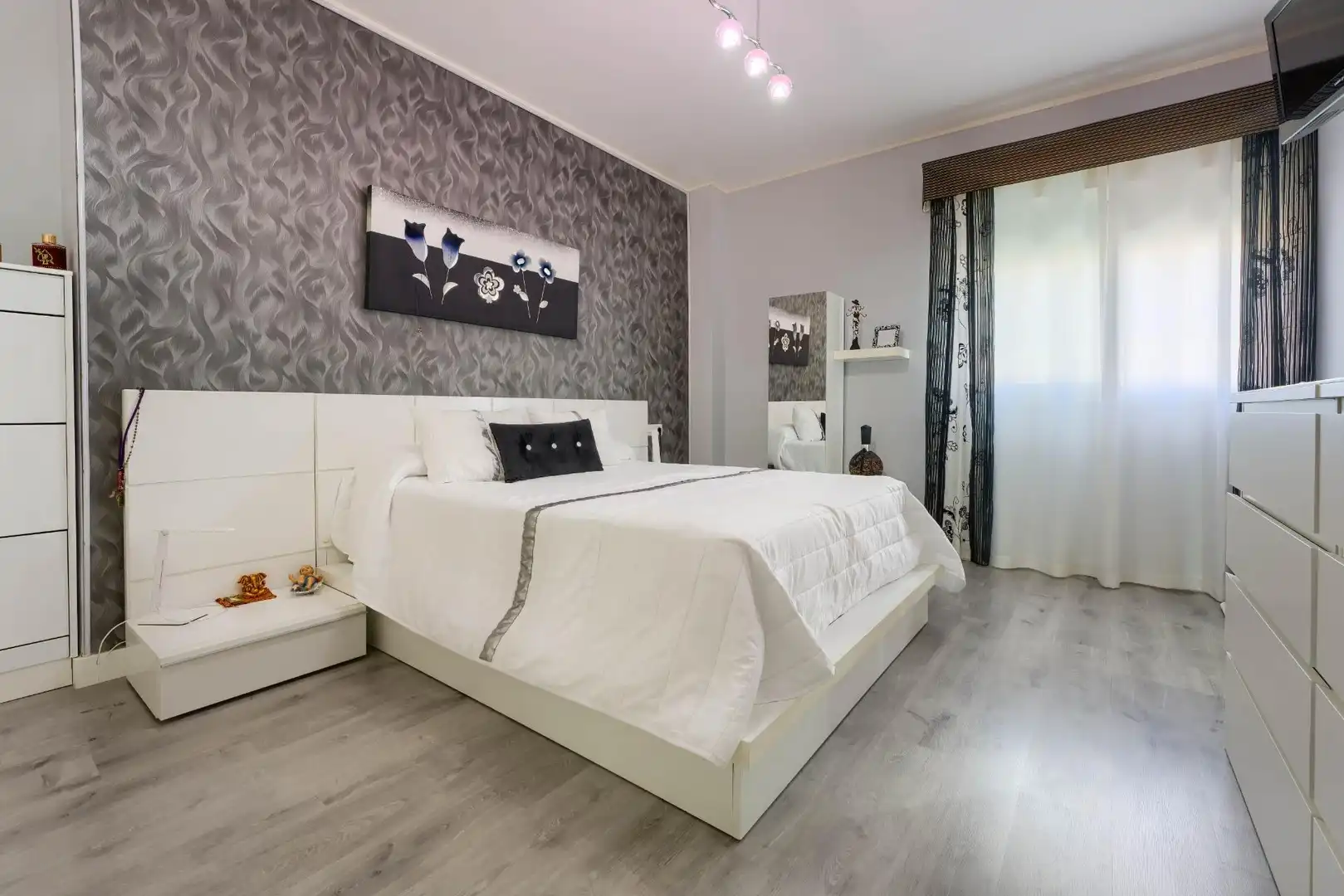 Schlafzimmer von Einfamilien-Reihenhaus zum Verkauf in Espartinas mit Klimaanlage, Heizung und Parkett