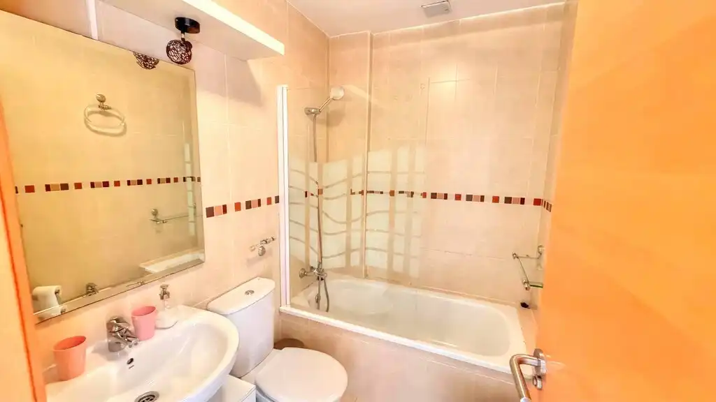 Baño de Casa adosada de alquiler en Vélez-Málaga con Aire acondicionado, Terraza y Piscina