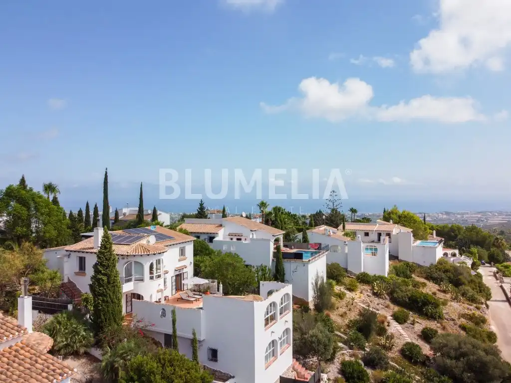 Vista exterior de Casa o xalet en venda en Dénia amb Aire condicionat, Jardí privat i Piscina