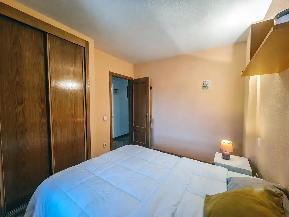 Bedroom of Flat for sale in Fuenlabrada  with Air Conditioner, Heating and Parquet flooring