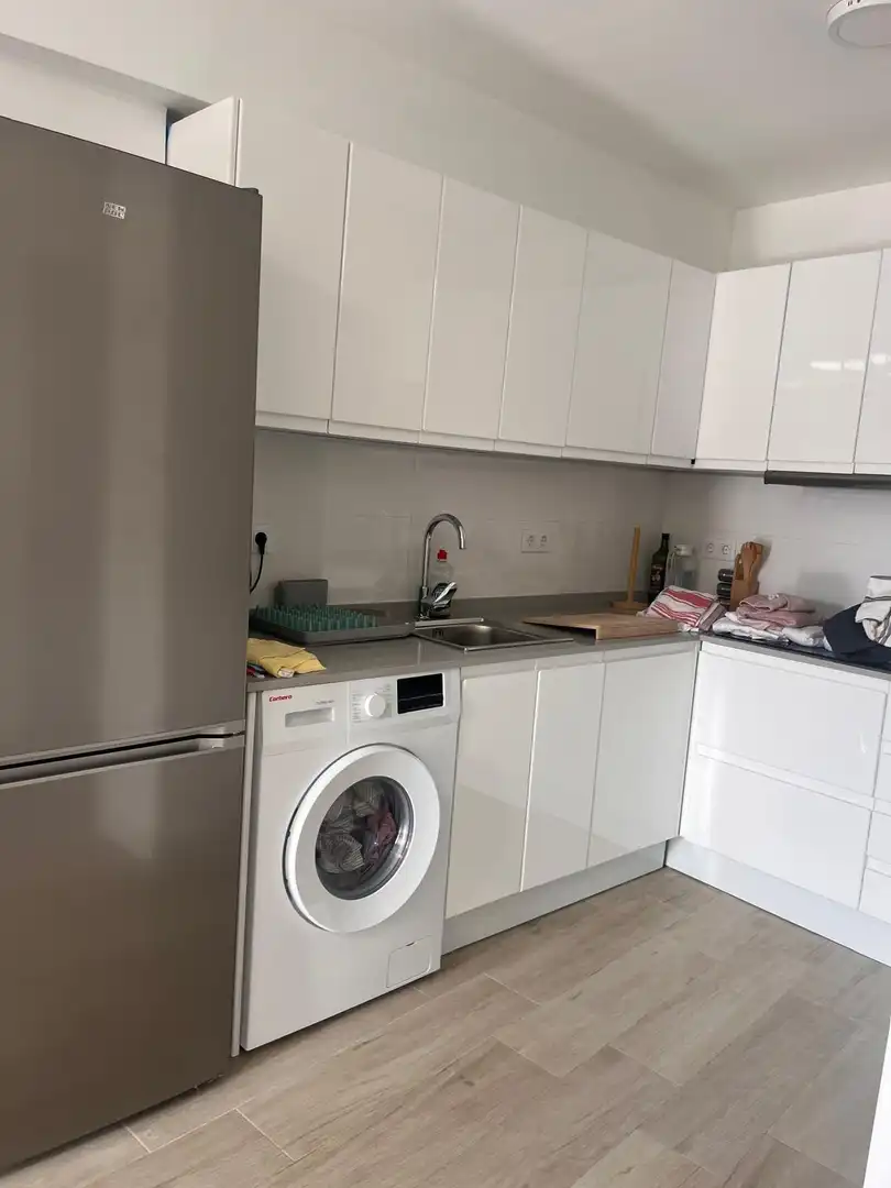 Cuina de Apartament de lloguer en Las Palmas de Gran Canaria amb Aire condicionat, Moblat i Balcó