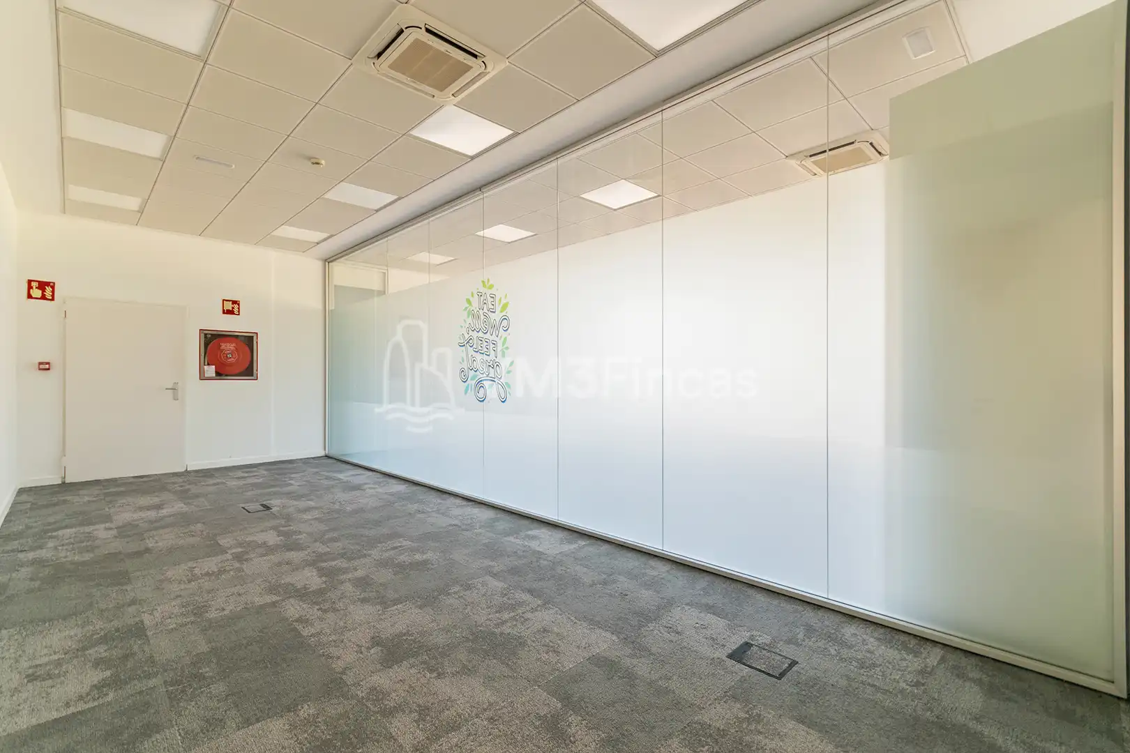 Büro zur Miete in El Prat de Llobregat mit Klimaanlage, Heizung und Terrasse