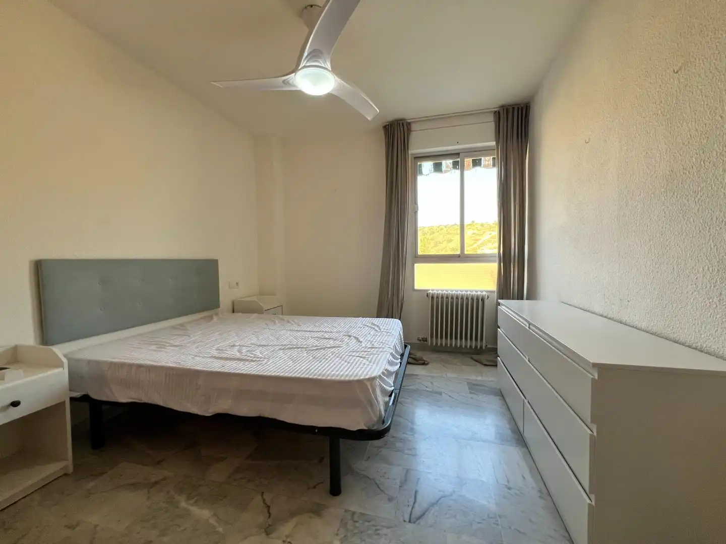 Bedroom of Flat for rent in Granada  with Heating, Terrace and Furnished