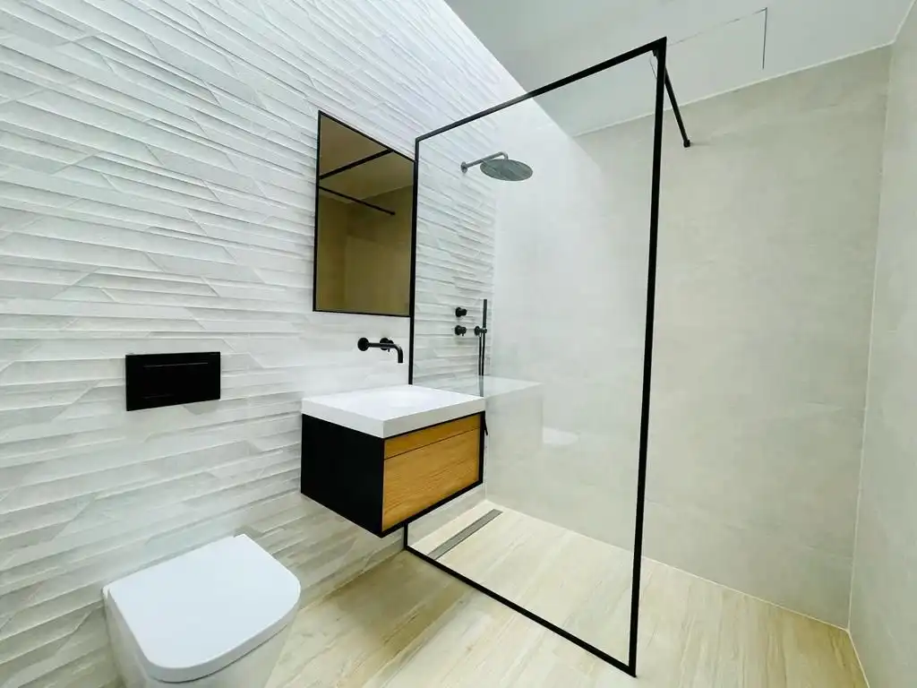 Bathroom of Houses for sale in Santa Eulària des Riu  with Air Conditioner, Heating and Private garden