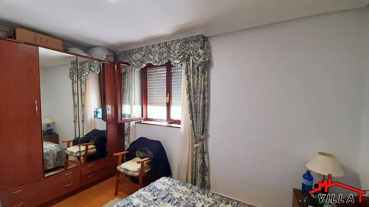 Dormitori de Casa o xalet en venda en Laredo amb Terrassa i Moblat