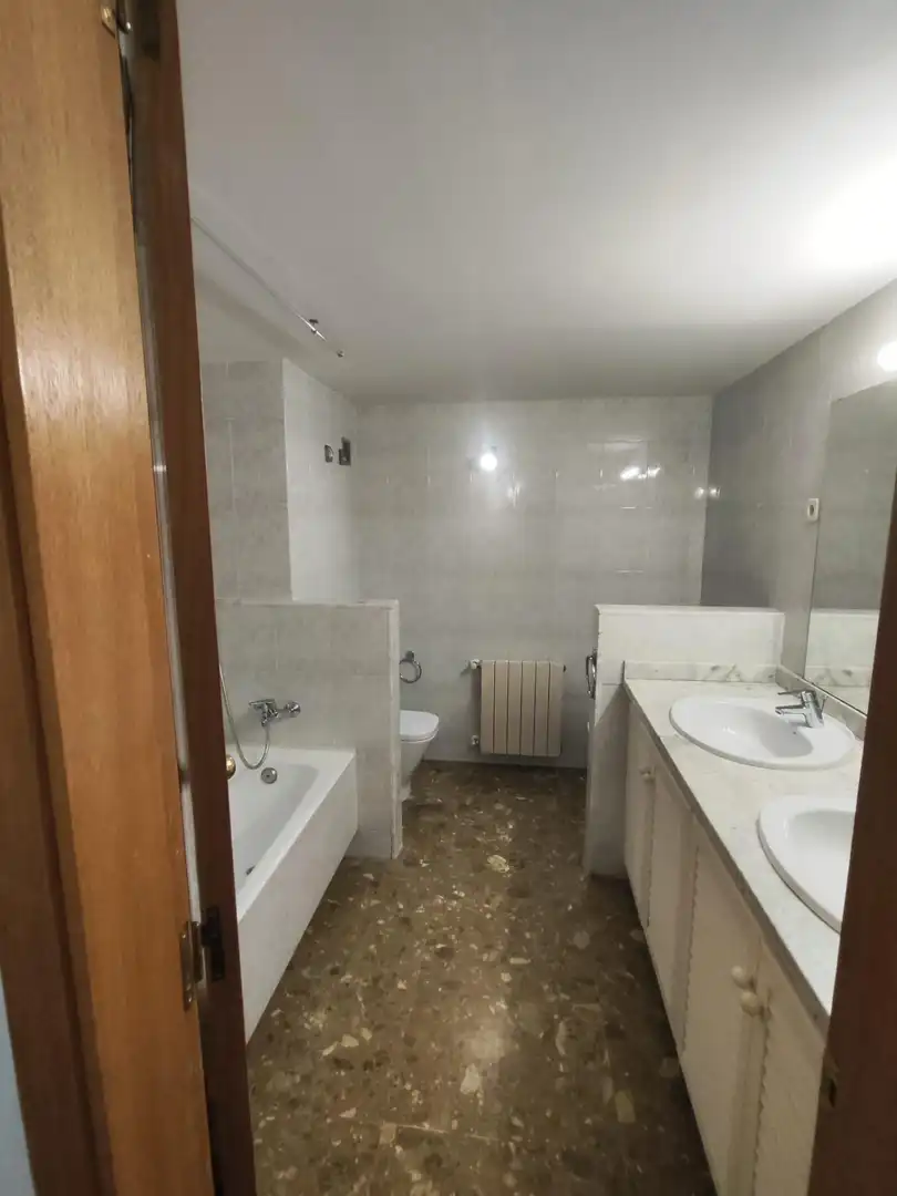 Bathroom of Flat for rent in Reus  with Air Conditioner and Heating