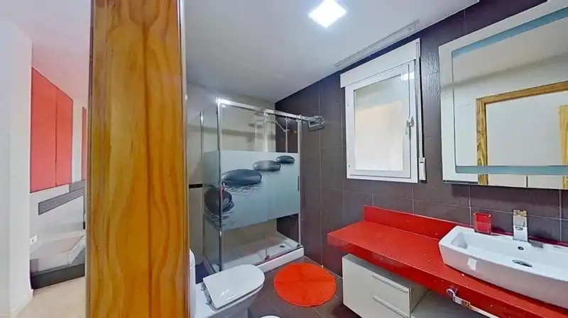 Badezimmer von Dachboden zum Verkauf in Cúllar Vega mit Terrasse und Balkon
