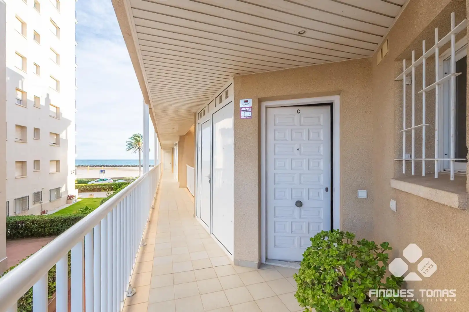 Vista exterior de Piso en venta en Cunit con Aire acondicionado, Terraza y Amueblado
