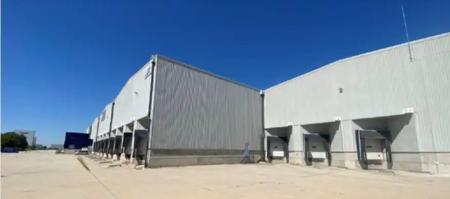 Außenansicht von Fabrikhallen zur Miete in Cabanillas del Campo