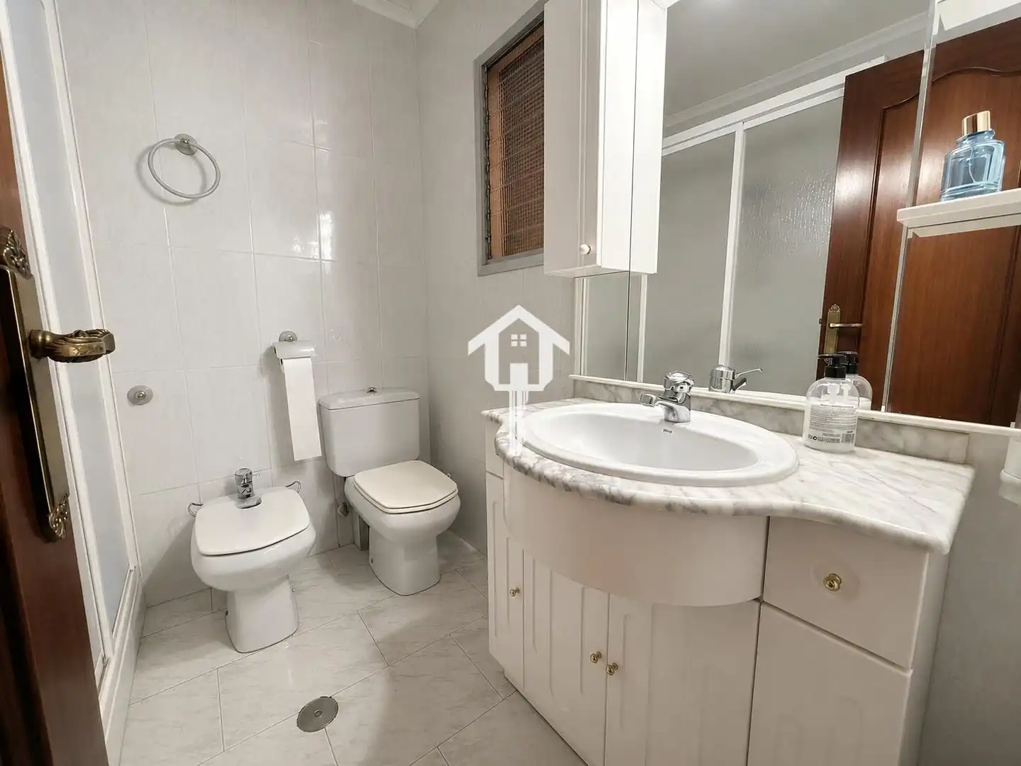 Baño de Piso en venta en Alicante / Alacant con Aire acondicionado, Amueblado y Balcón