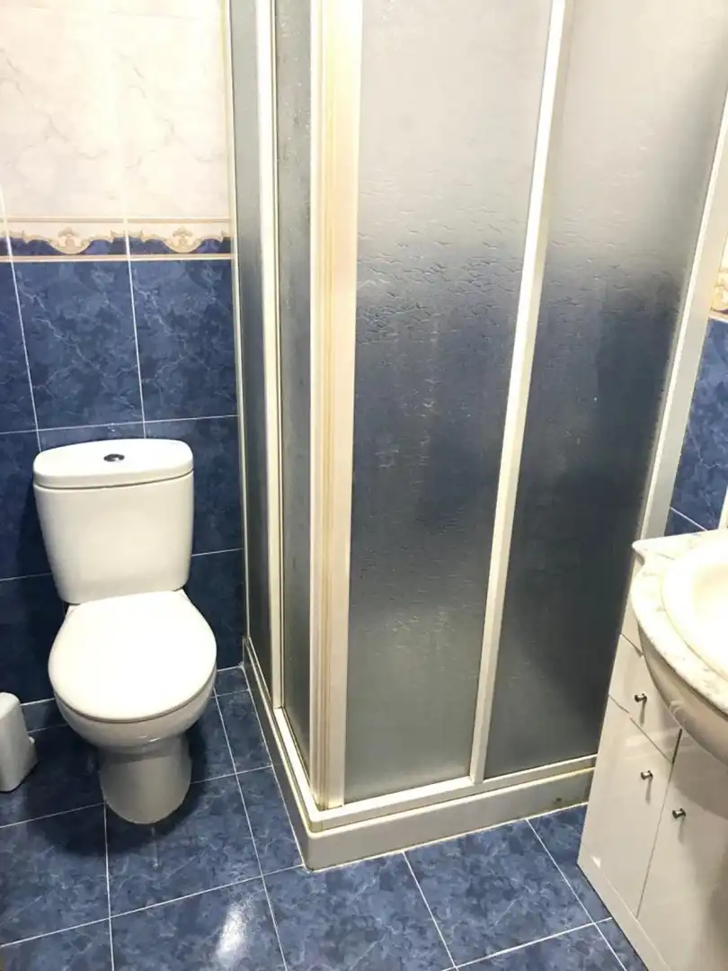 Baño de Piso de alquiler en Manises con Aire acondicionado, Calefacción y Amueblado