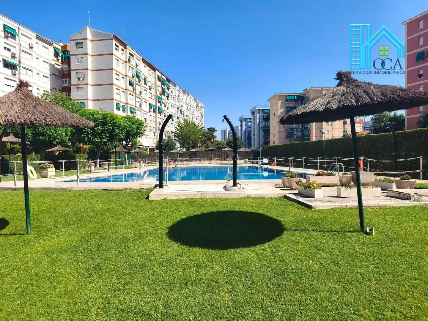 Piscina de Piso en venta en Móstoles con Aire acondicionado, Jardín privado y Piscina comunitaria