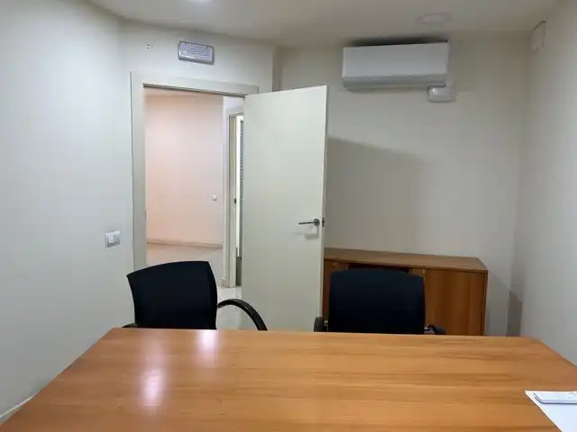 Local de alquiler en Esplugues de Llobregat con Aire acondicionado, Calefacción y Amueblado