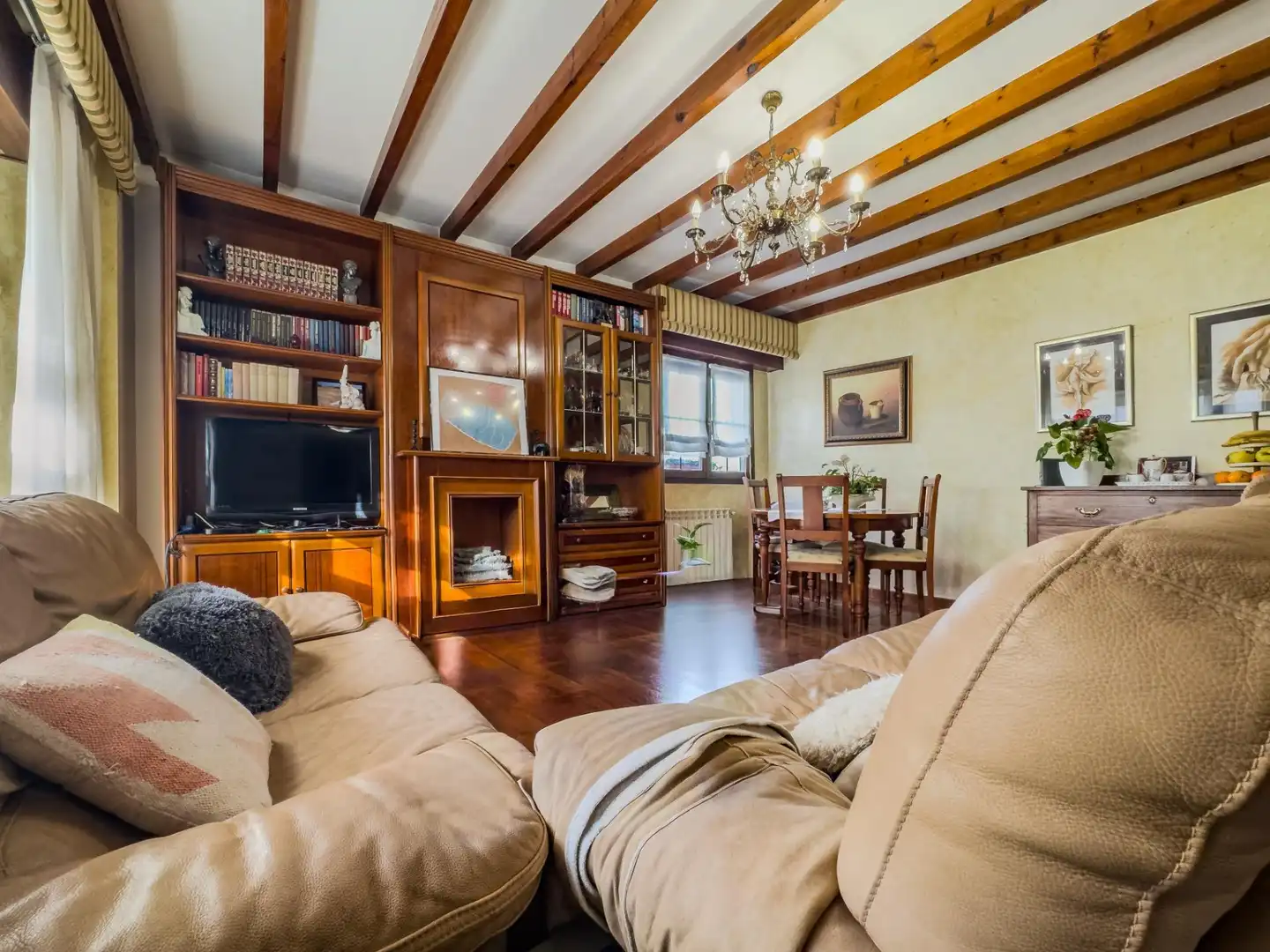 Sala d'estar de Casa o xalet en venda en Medio Cudeyo amb Jardí privat, Terrassa i Balcó