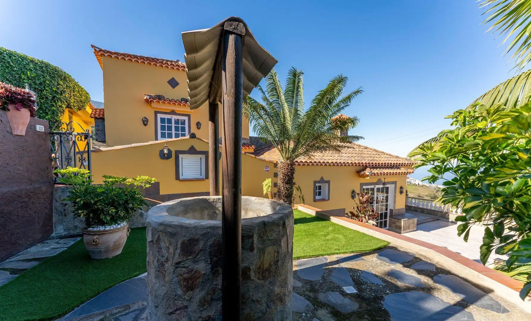 Exterior view of Houses for sale in La Orotava  with Heating, Private garden and Storage room