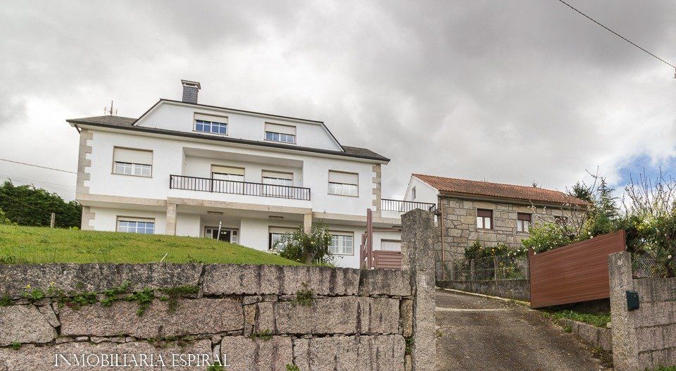 Vista exterior de Finca rústica en venda en Cotobade amb Calefacció, Jardí privat i Terrassa