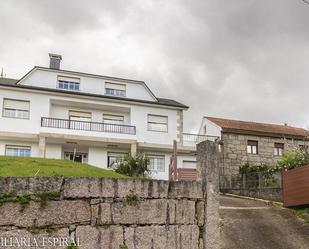 Vista exterior de Finca rústica en venda en Cotobade amb Calefacció, Jardí privat i Terrassa