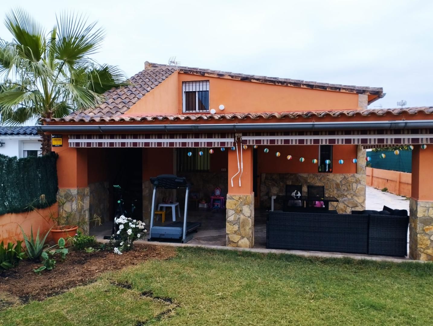 Vista exterior de Casa o xalet en venda en Riba-roja de Túria amb Terrassa, Traster i Piscina
