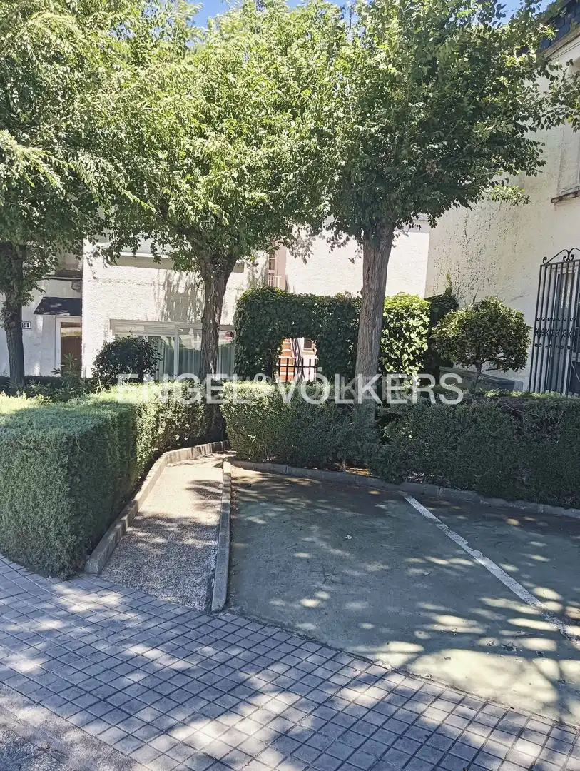 Parkplatz von Wohnung zur Miete in Villaviciosa de Odón mit Klimaanlage, Heizung und Privatgarten