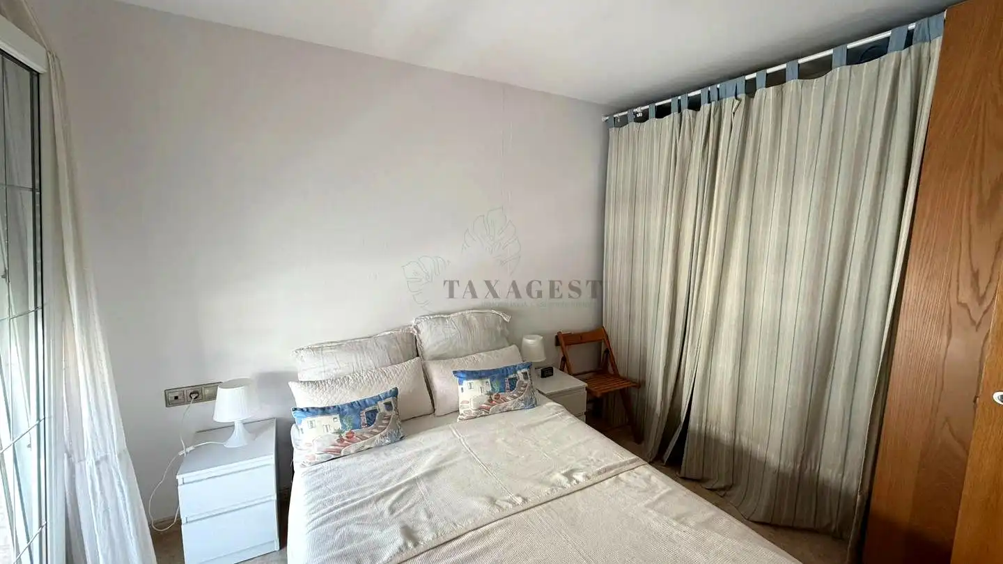 Bedroom of Flat for sale in L'Ampolla  with Terrace, Furnished and Community pool
