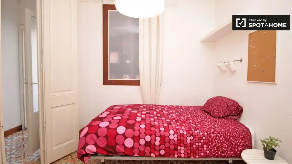 Bedroom of Flat for share in Barcelona  with Air Conditioner, Heating and Furnished