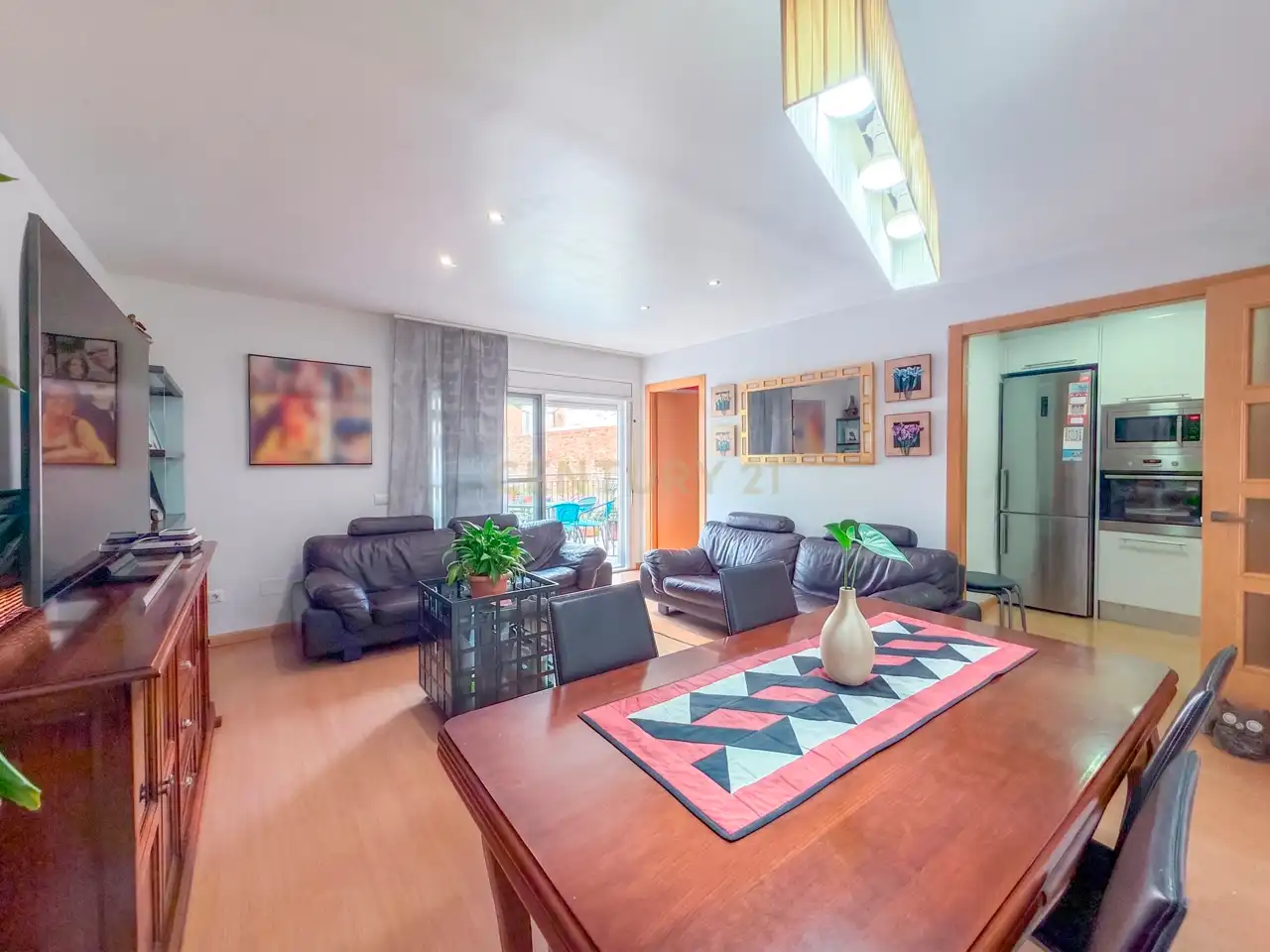 Sala d'estar de Casa adosada en venda en Badalona amb Aire condicionat, Jardí privat i Traster